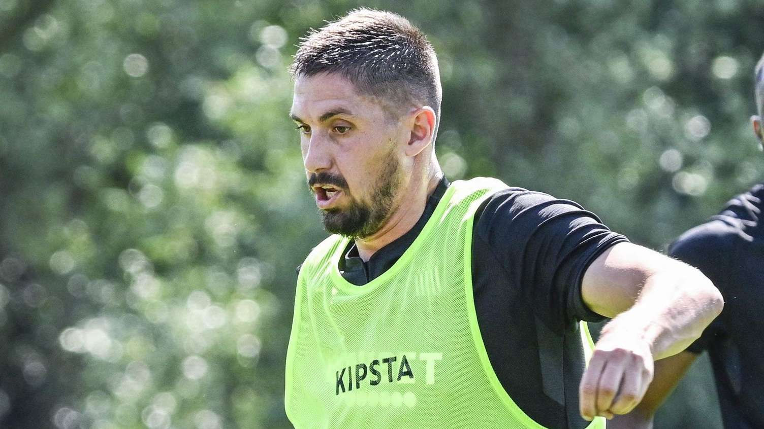 但从比赛中 但从比赛中