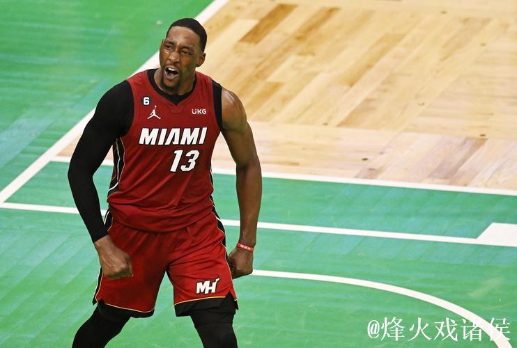 阿德巴约上半场7中4，三分3中1得到13分9篮板2助攻1抢断