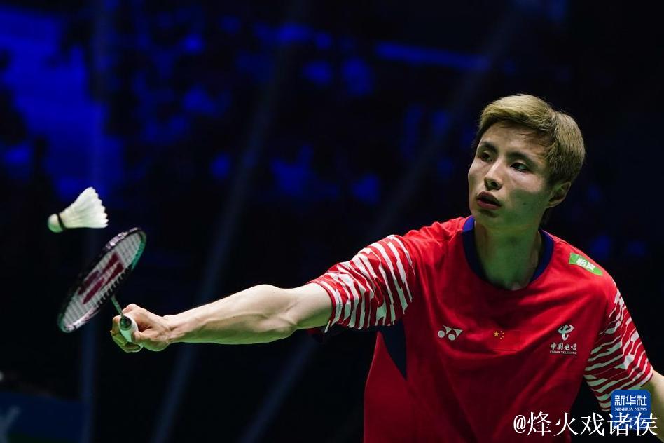世界羽联总决赛：石宇奇不敌小波波夫，摘得男单亚军
